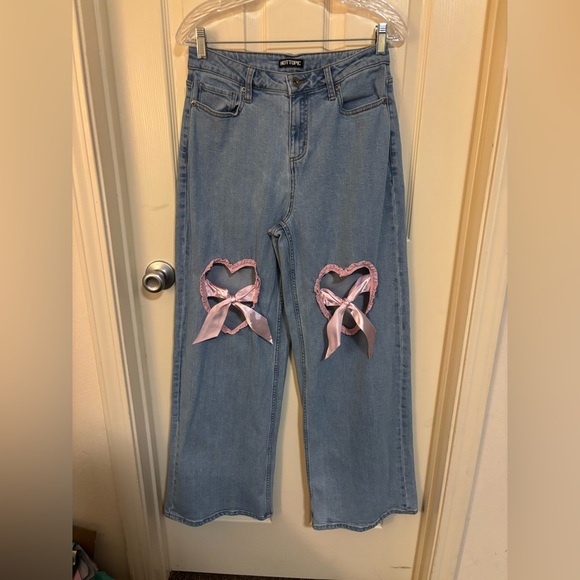 Hot Topic Pink Ruffle Heart Wide Leg Jeans Light Wash Denim Size 5 - Picture 5 of 9